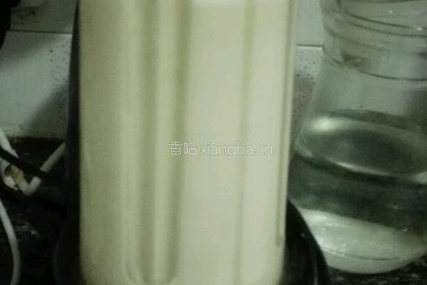 香蕉奶昔的做法图解6
