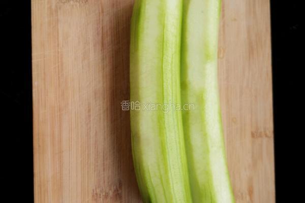 丝瓜炒鸡蛋的做法图解1