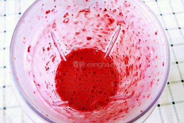 桑椹拉花酸奶的做法图解4