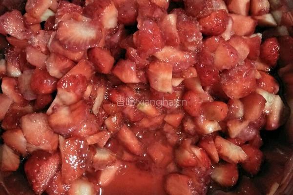 蜂蜜草莓酱的做法图解4
