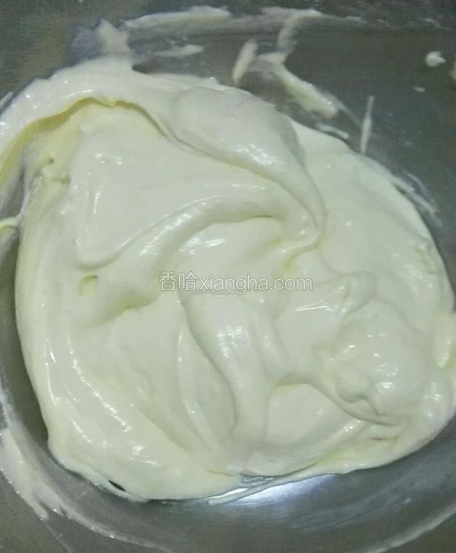 把混合物搅拌成细腻无颗粒状态