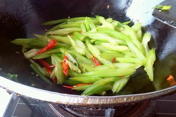 蚝油西芹的做法图解5