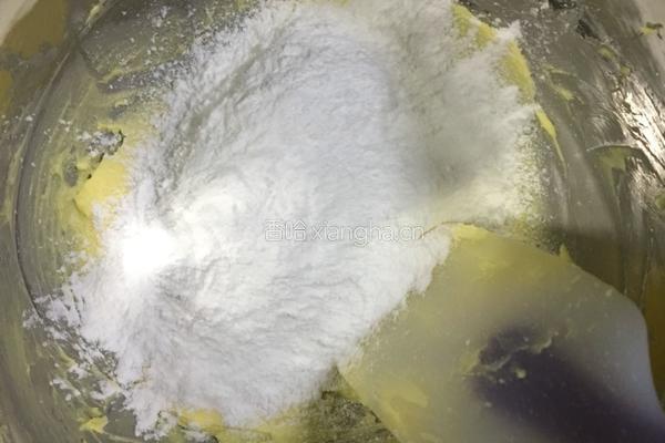 椰蓉蛋黄酥饼的做法图解3