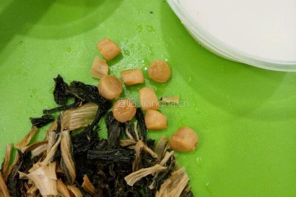 瑶柱白菜粥的做法图解2