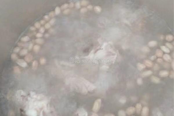 筒骨花生汤的做法图解2