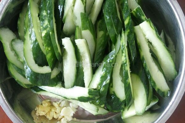青瓜炒肉的做法图解3