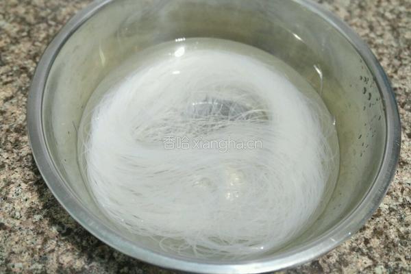 蒜蓉粉丝蒸虾的做法图解2