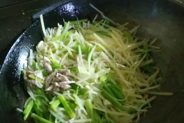 土豆丝炒芹菜的做法图解3