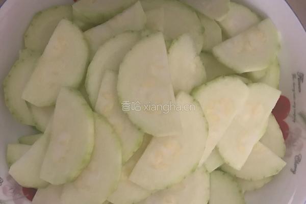 西葫芦炒鸡蛋的做法图解1