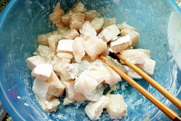 茄汁焗鲳鱼块的做法图解3