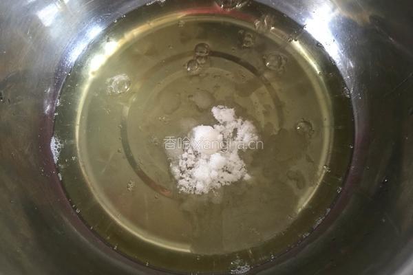 八寸戚风蛋糕的做法图解3