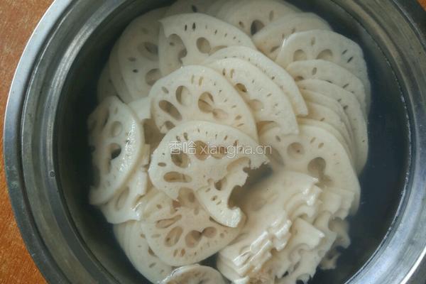 酸辣藕片的做法图解1