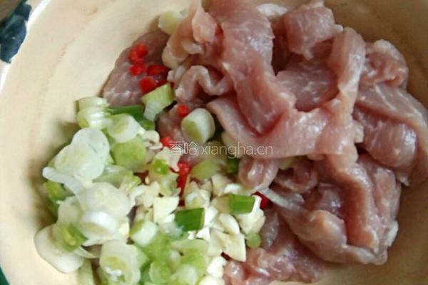 青椒炒肉丝的做法图解2