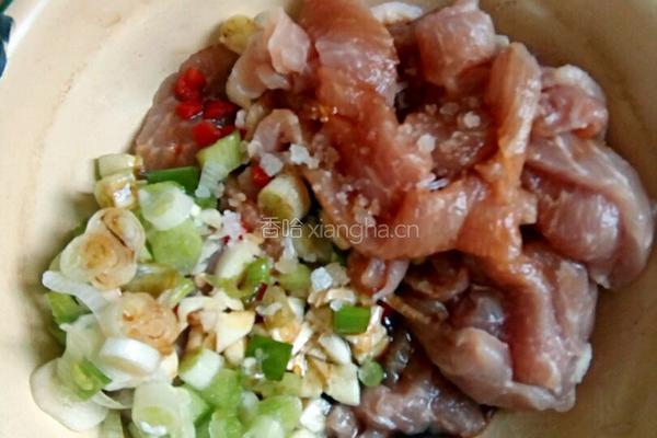 青椒炒肉丝的做法图解3