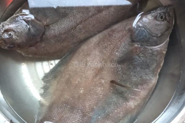 香辣烤偏口鱼的做法图解1