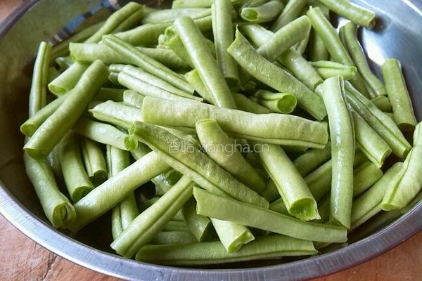 回锅茄子豆角的做法图解1