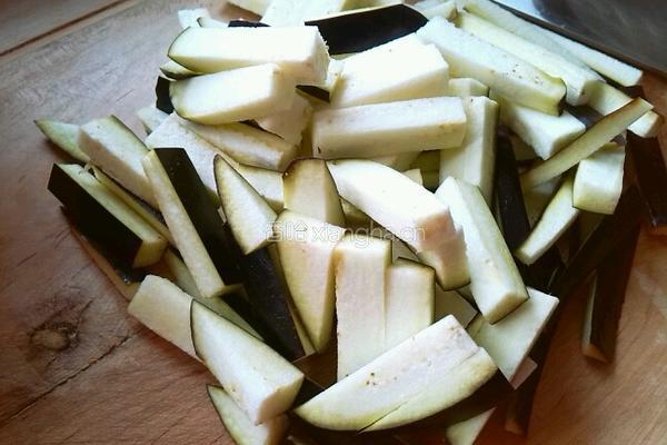 回锅茄子豆角的做法图解2