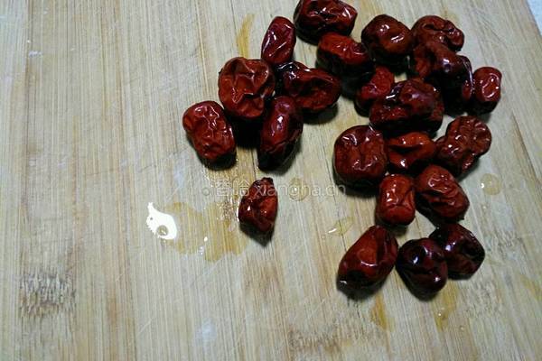 红糖枣花生豆浆的做法图解2