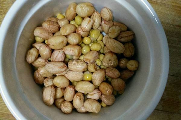 红糖枣花生豆浆的做法图解3