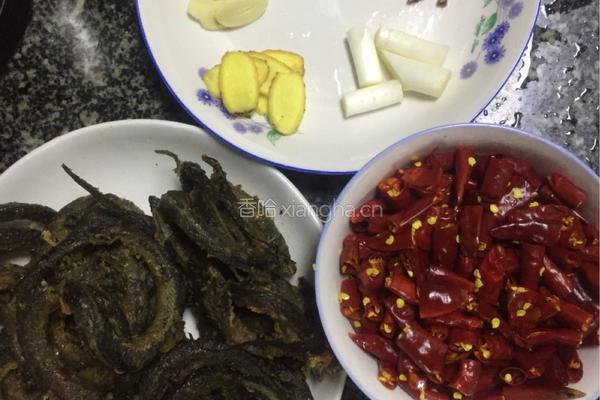 盘龙黄鳝的做法图解1