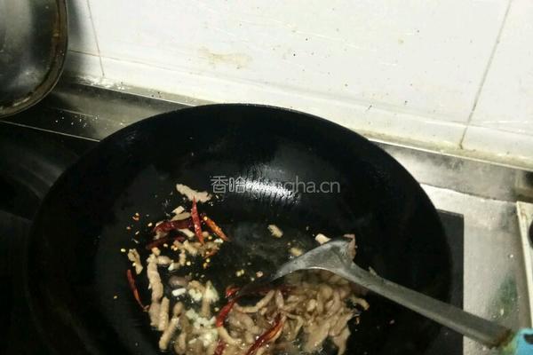 茼蒿炒肉丝的做法图解3