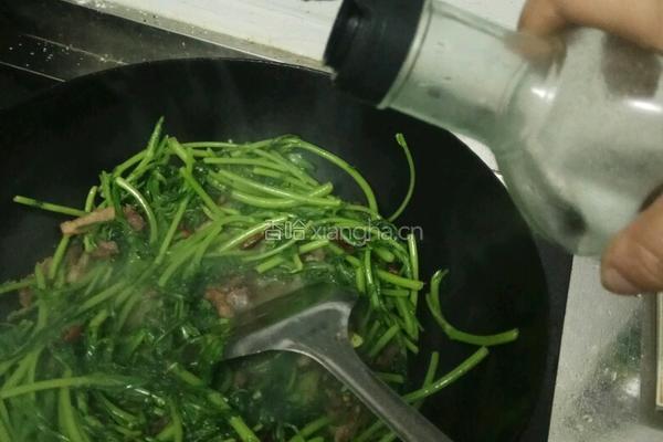 茼蒿炒肉丝的做法图解5