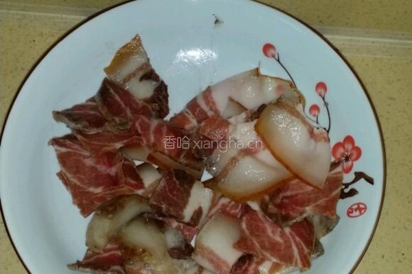 尖椒腊肉的做法图解2