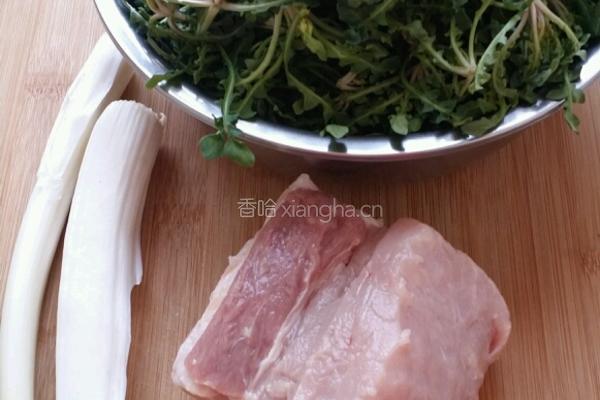 荠菜猪肉饺子馅的做法图解1
