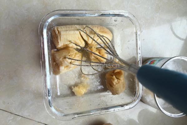 香蕉鸡蛋饼的做法图解2