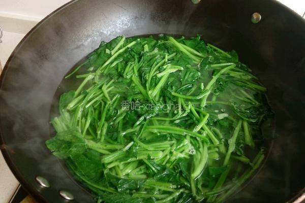 麻酱拌菠菜的做法图解2