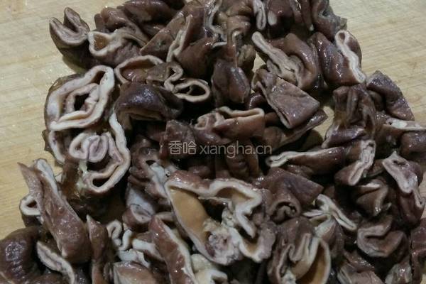 尖椒炒肥肠的做法图解2