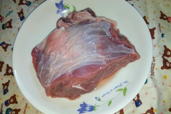 咸甜牛肉块的做法图解1