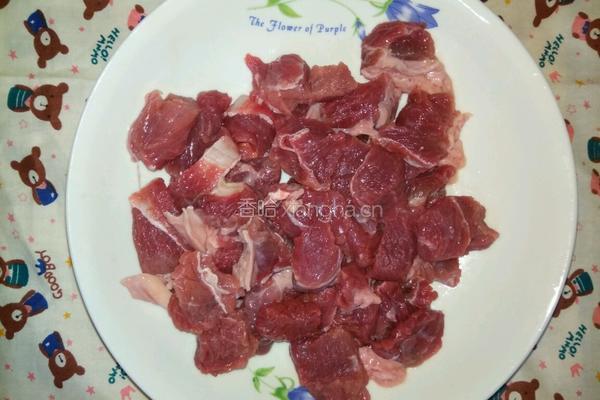 咸甜牛肉块的做法图解2