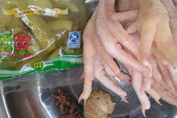 泡椒鸡爪的做法图解1