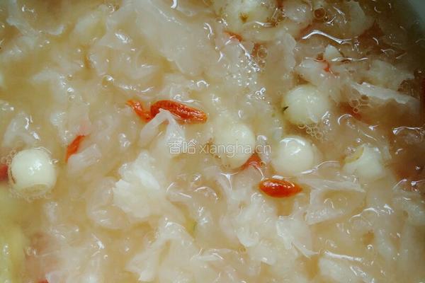 银耳莲子羹的做法图解6