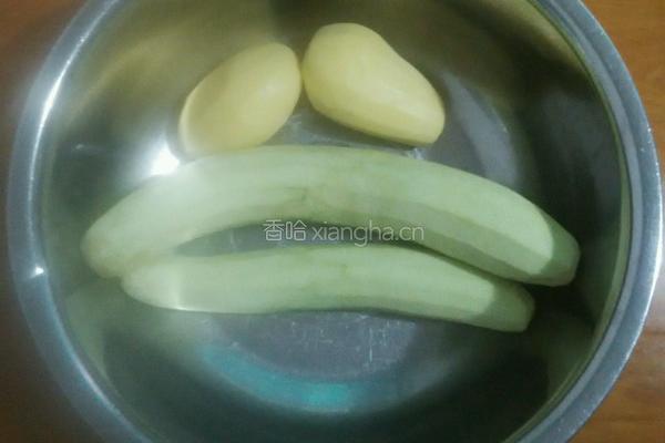 彩椒土豆烩茄子的做法图解2