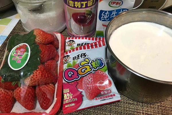 草莓酸奶慕斯蛋糕（电饭锅版）的做法图解1