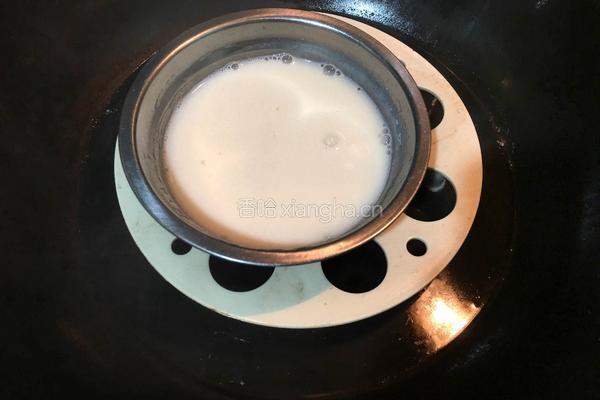草莓酸奶慕斯蛋糕(电饭锅版)的做法图解7