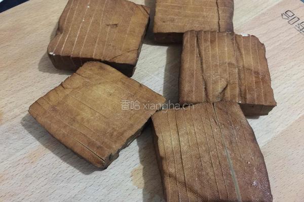 豆腐干的朴素吃法的做法图解1