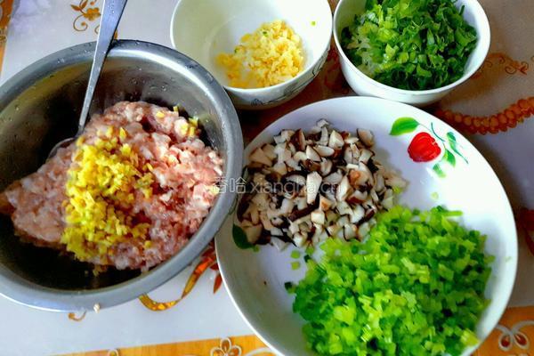 香菇芹菜肉馅饼的做法图解4
