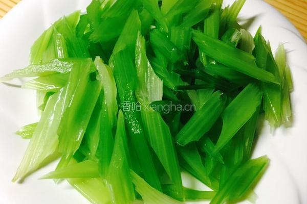 虾仁炒芹菜的做法图解3