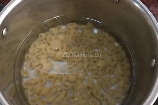 通心粉木鱼花沙拉的做法图解2