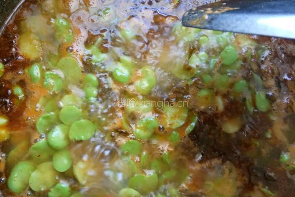 酸菜蚕豆汤的做法图解5