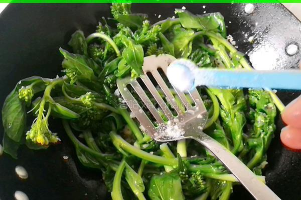 蒜末蚝油菜苔的做法图解4