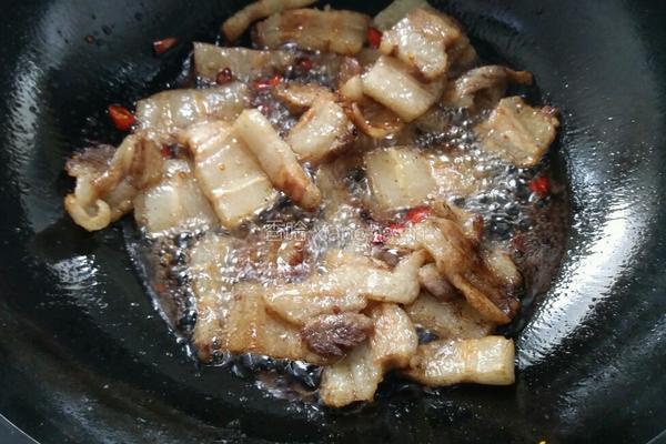 家常五花肉炒蒜芯的做法图解8