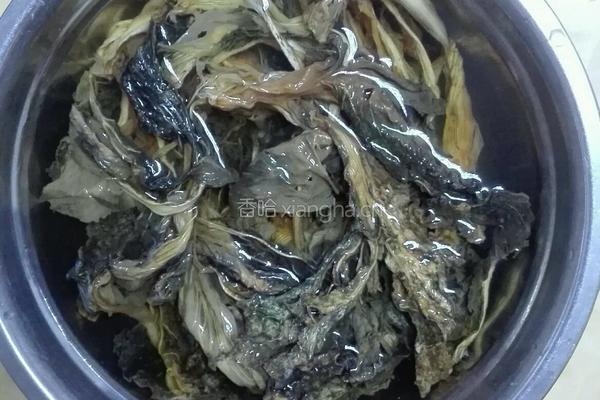 菜干焖猪油渣的做法图解1
