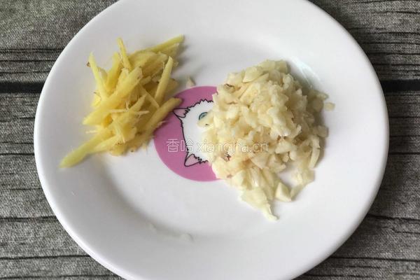 胡萝卜木耳炒肉的做法图解4