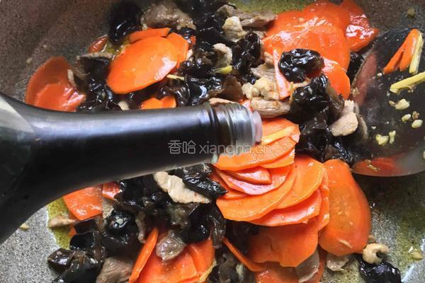 胡萝卜木耳炒肉的做法图解9
