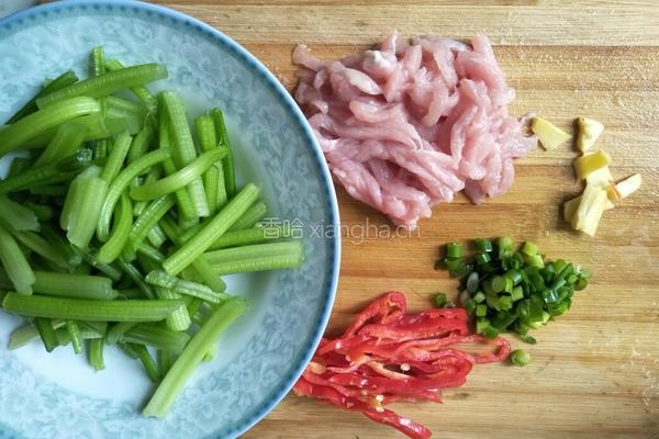 芹菜肉丝的做法图解2