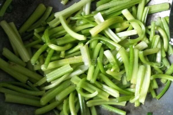 芹菜肉丝的做法图解6